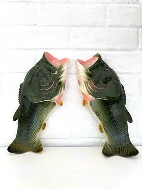 River’s Edge Catch of the Day Green Bass Men's Slide Sandals with Pink Accent